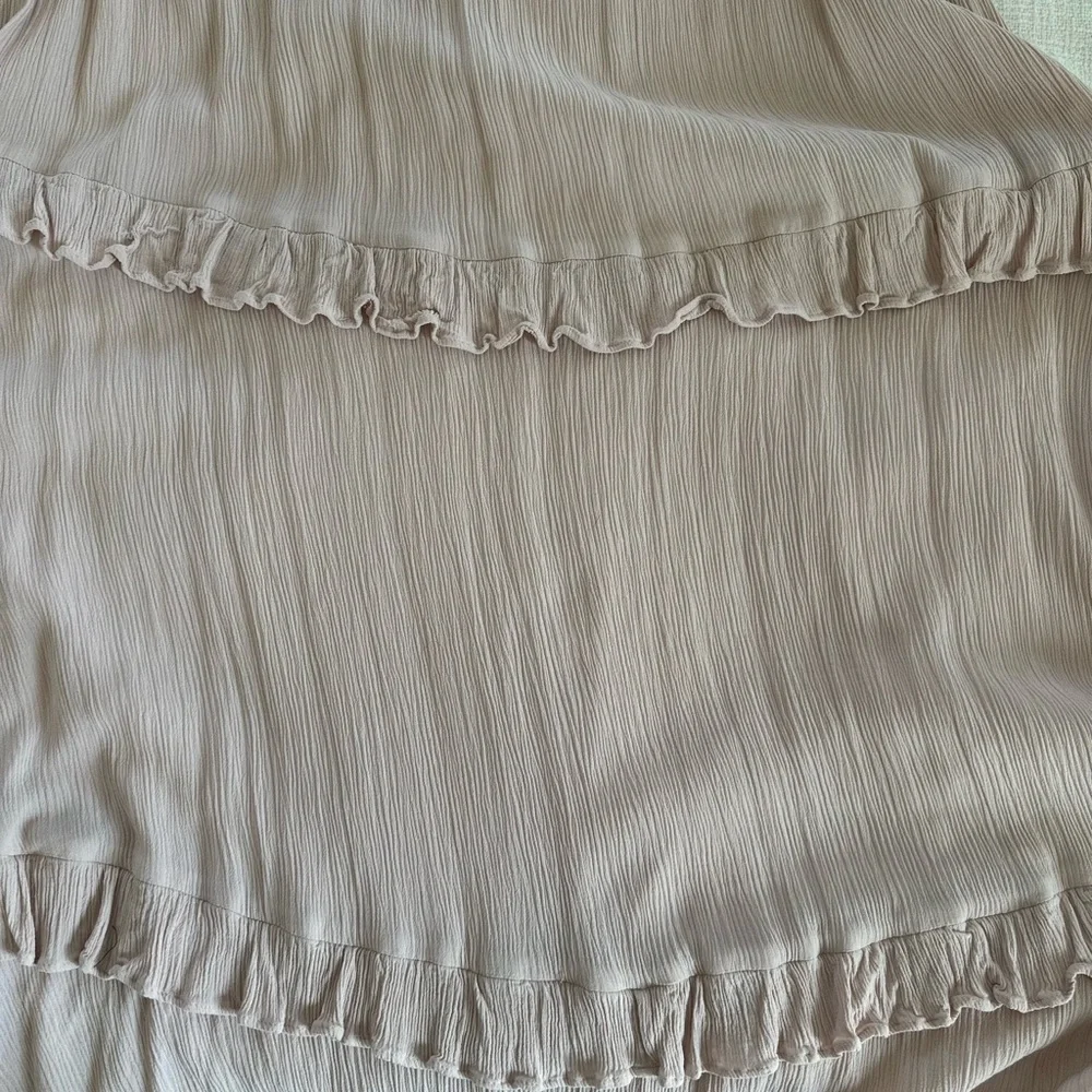 EXPRESS Blush/Pink Ruffled Off-Shoulder Romantic Tiered Maxi Dress Smocked - Picture 5 of 7